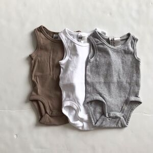H&M tan/white/gray 3pc tank diaper shirts EUC 2-4 months